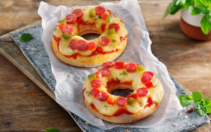 Pizza-donuts met salami (Artikelnummer 03723)