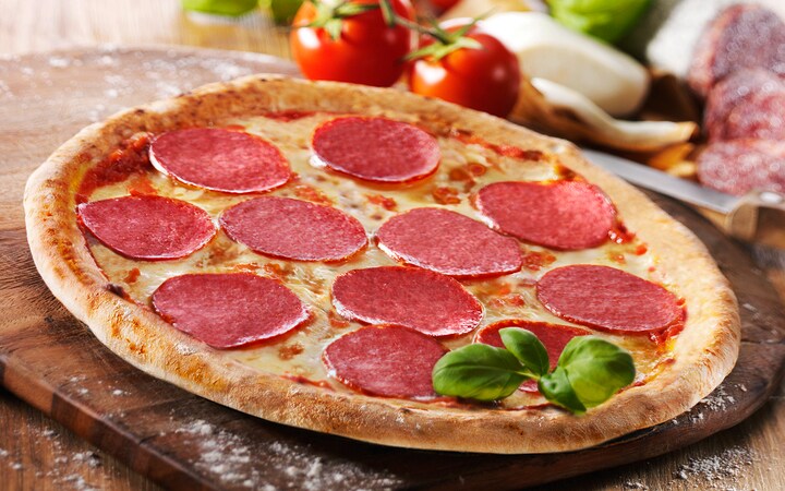 Pizza con salame (Artikelnummer 01781)